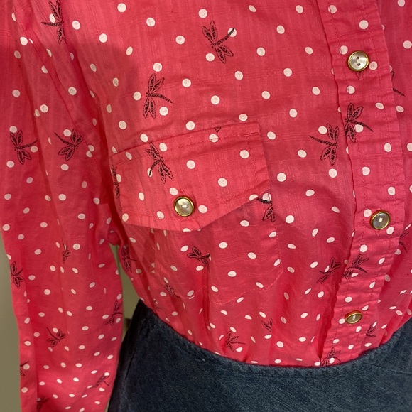 Karen Scott Dragon Fly Print Blouse. - Picture 2 of 4